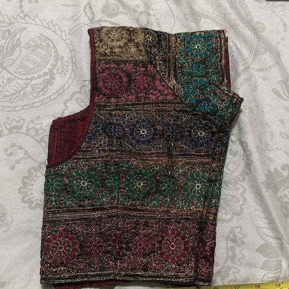 Colorful Embroidered Blouse - Picture 2 of 5